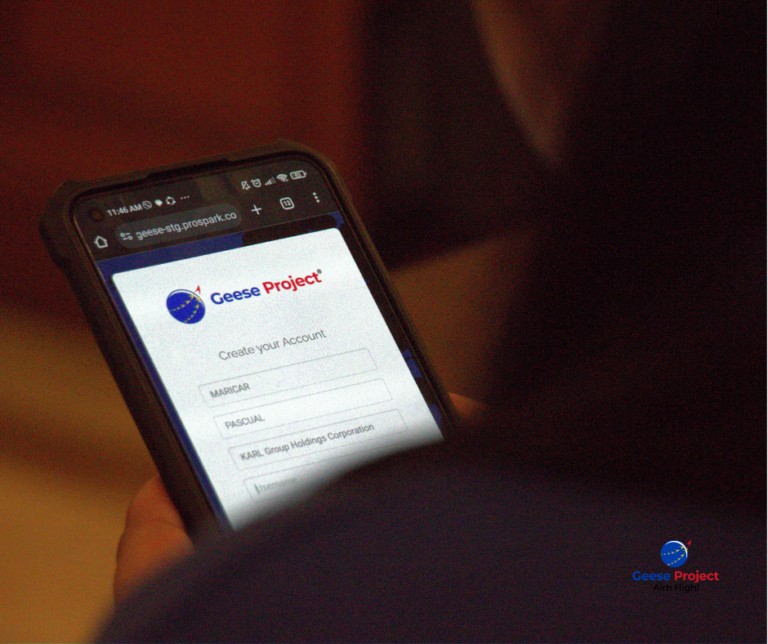 A learner accessing GPLI on a mobile phone